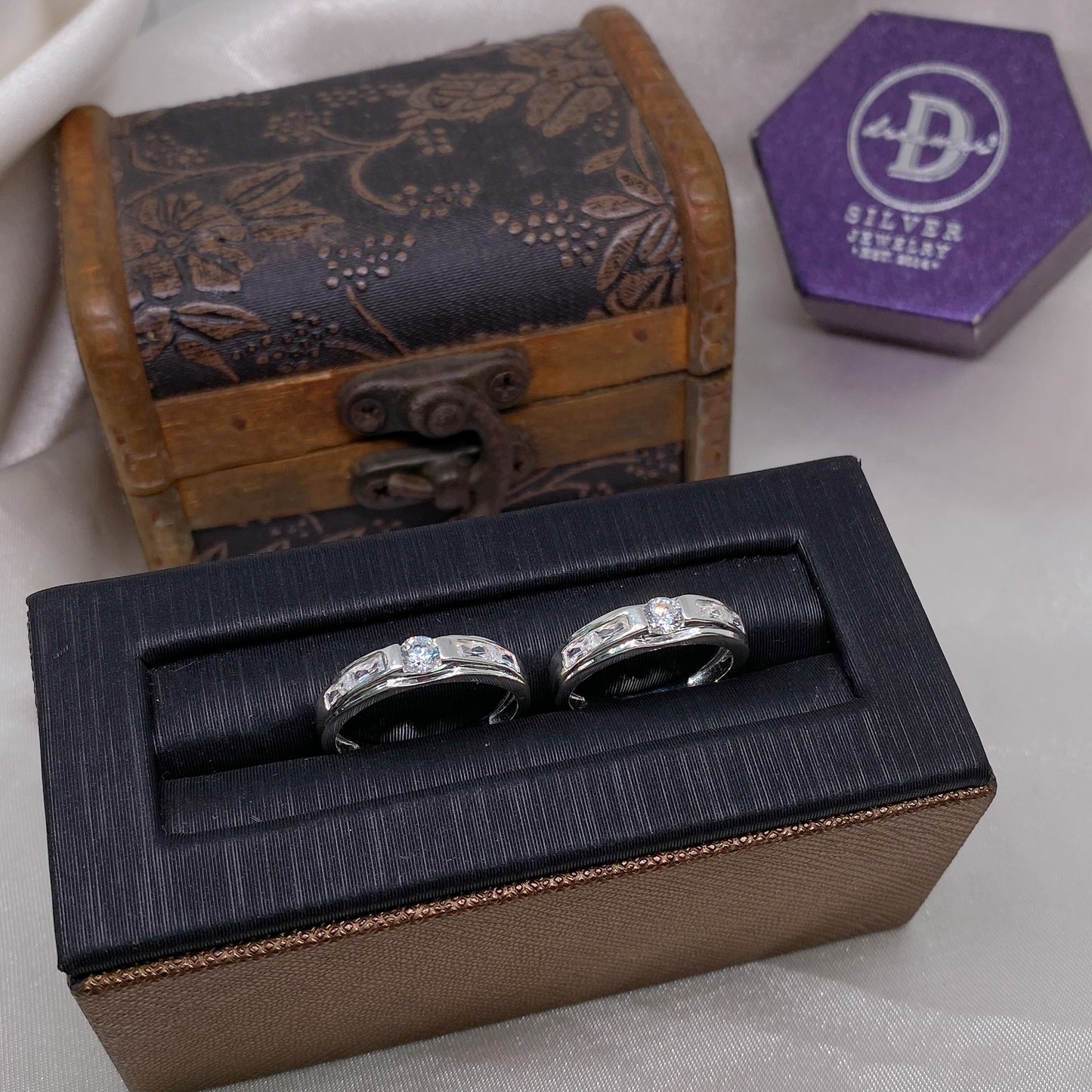 Nhẫn Đôi Bản 2 Đá Baguette & Đá Chủ Tròn - Couple Rings N008