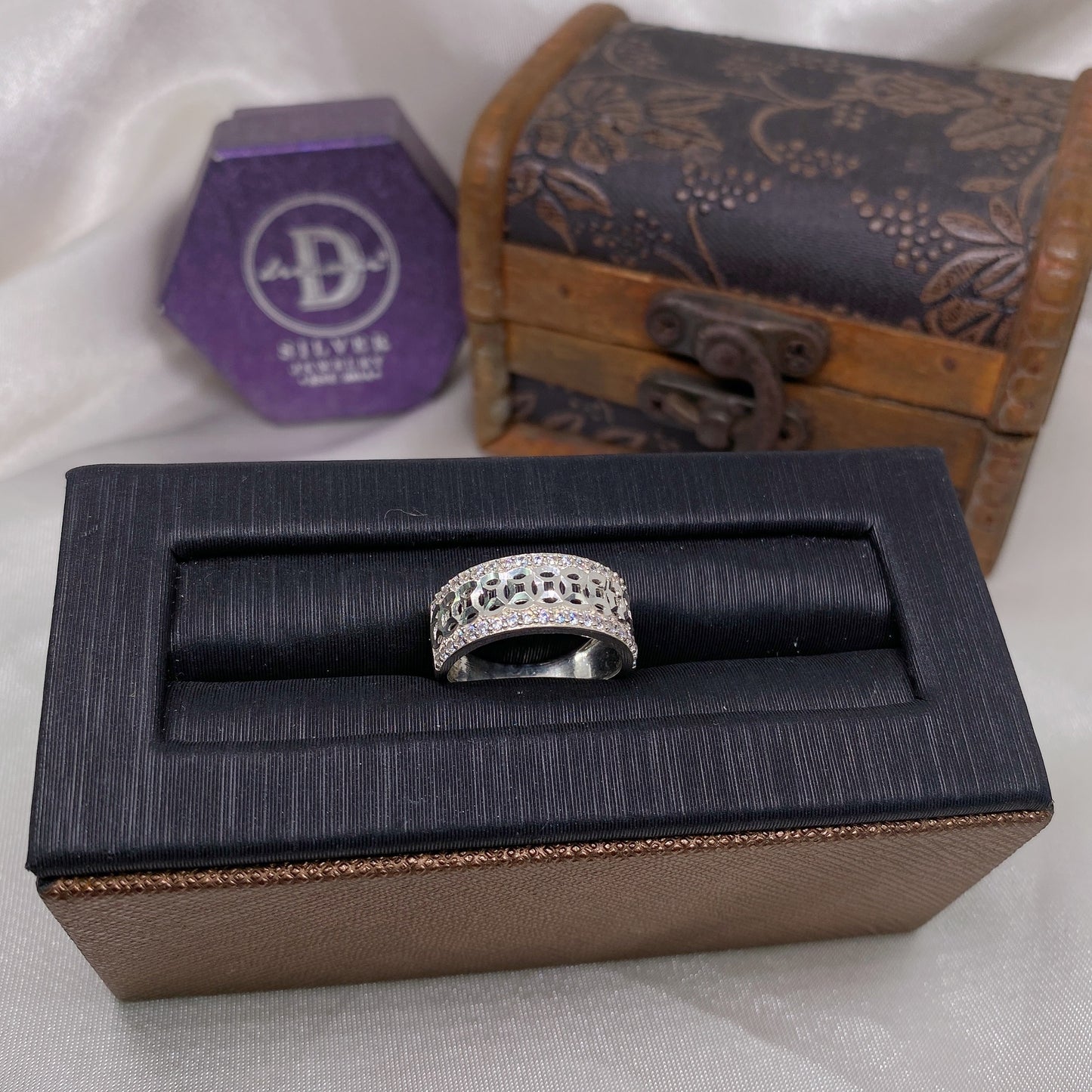 Nhẫn Kim Tiền Bản 8mm 2 Line Đá & Đồng Tiền Móc Máy Giữa - Lucky Coin Silver Ring 2660NH