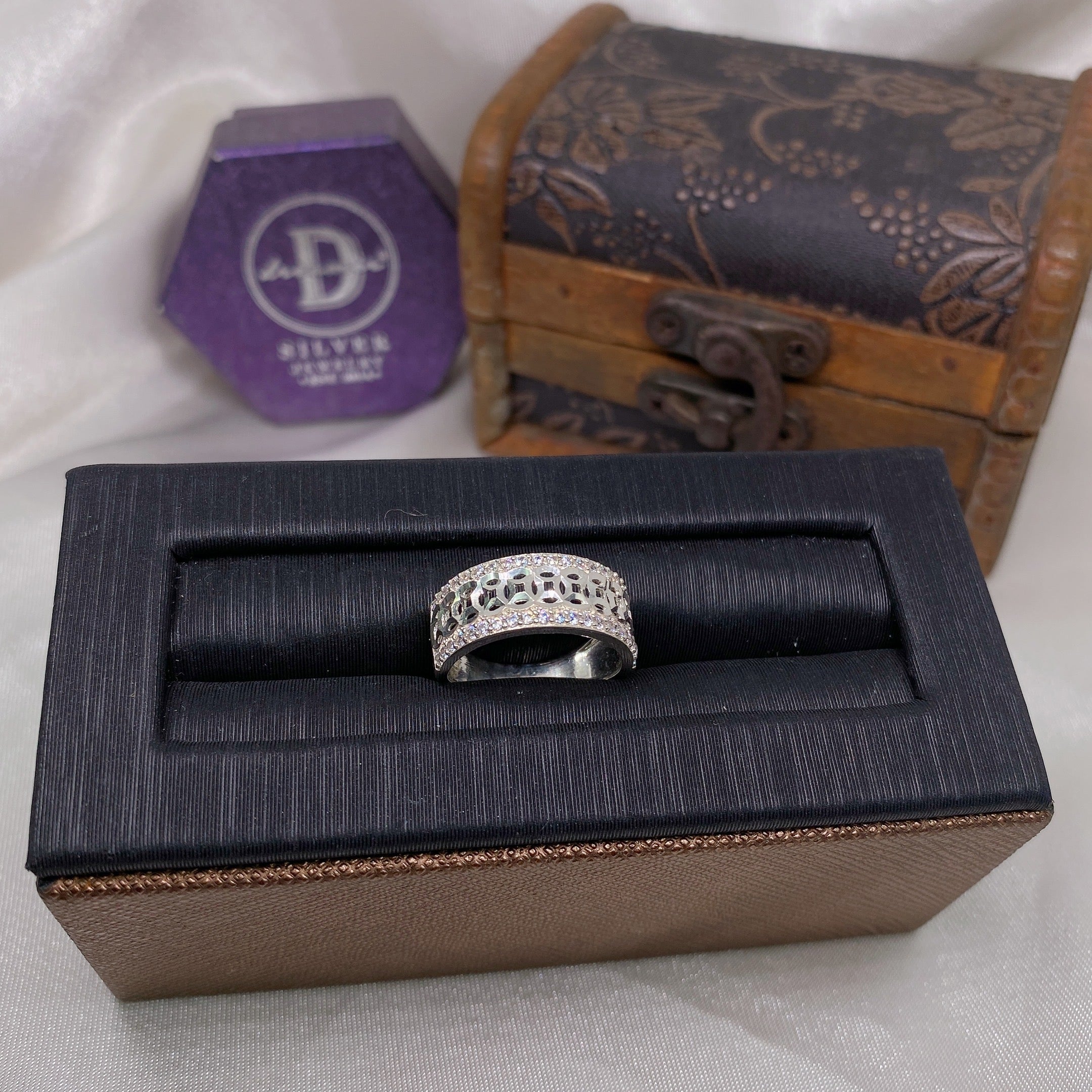 Nhẫn Kim Tiền Bản 8mm 2 Line Đá & Đồng Tiền Móc Máy Giữa - Lucky Coin Silver Ring 2660NH
