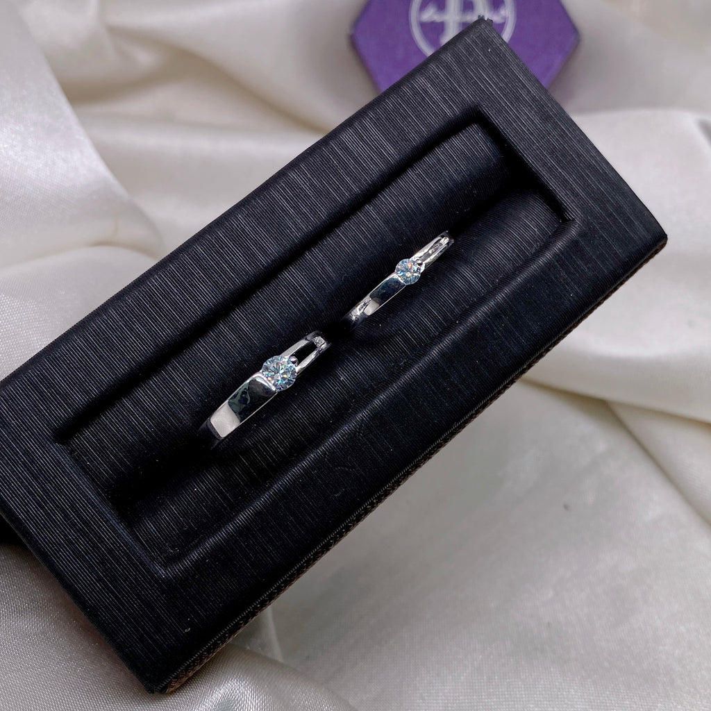 Nhẫn Đôi 1 Viên Đá 1/2 Bản Trơn 1/2 Bản 2 Line - Couple Rings N004