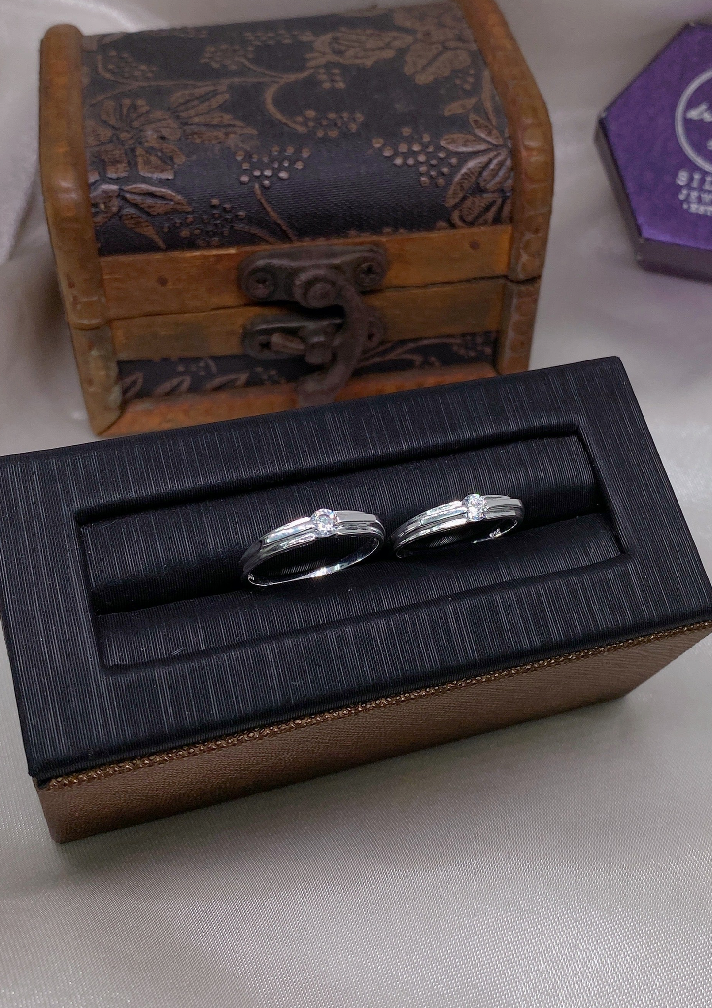 Nhẫn Đôi 1 Viên Đá Bản Trơn 1 Line Giữa - Couple Rings N005