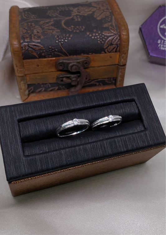 Nhẫn Đôi 1 Viên Đá Bản Trơn 1 Line Giữa - Couple Rings N005