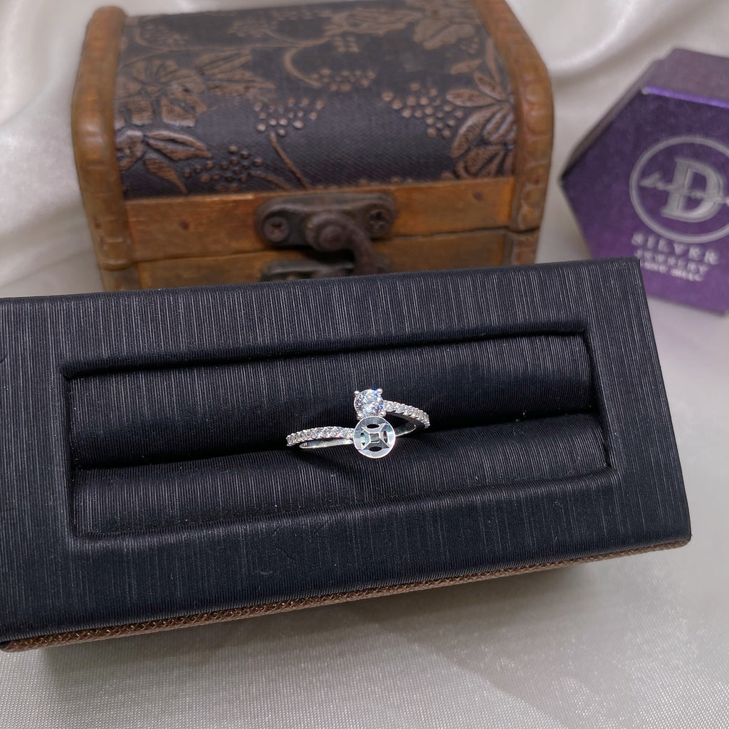 Nhẫn Kim Tiền - Line Đá Chéo 1 Đồng Tiền Móc Máy & 1 Viên Đá CZ - Silver Ring 2267NH