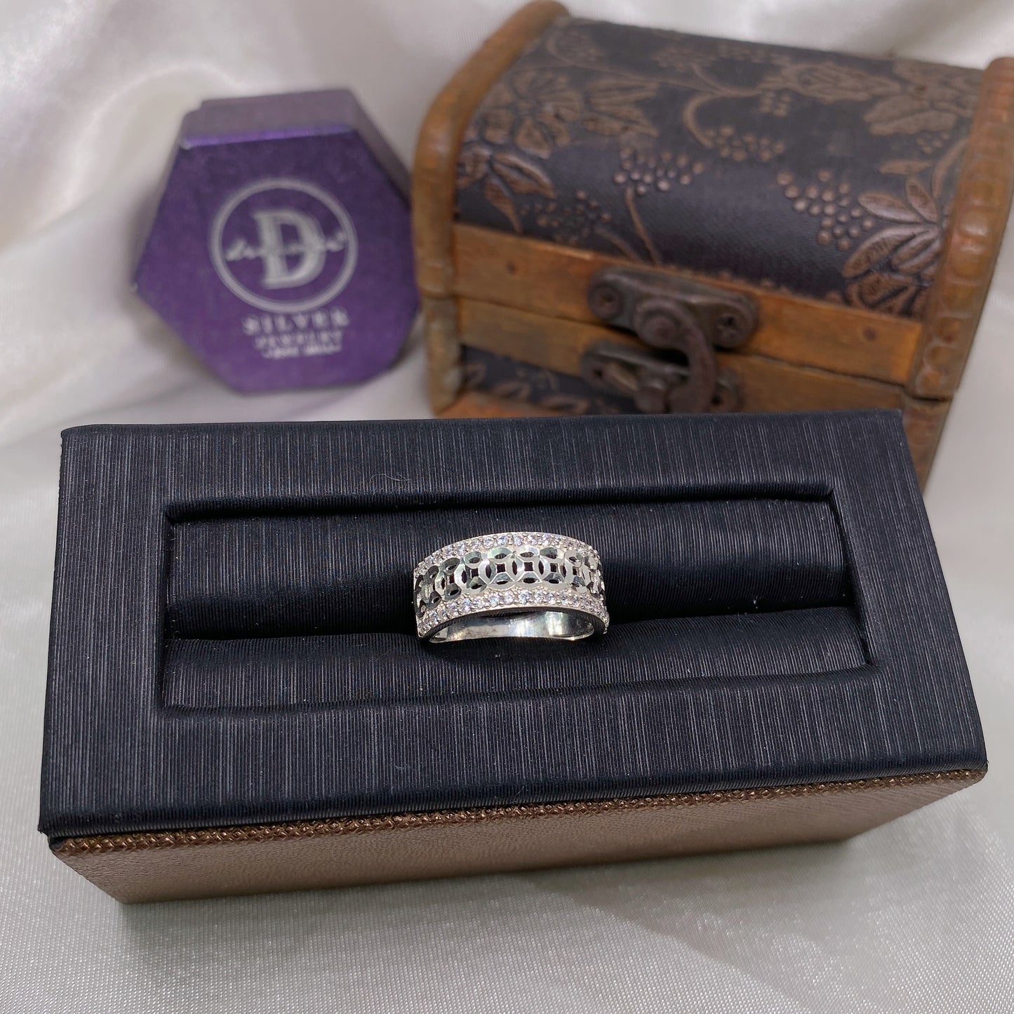 Nhẫn Kim Tiền Bản 8mm 2 Line Đá & Đồng Tiền Móc Máy Giữa - Lucky Coin Silver Ring 2660NH