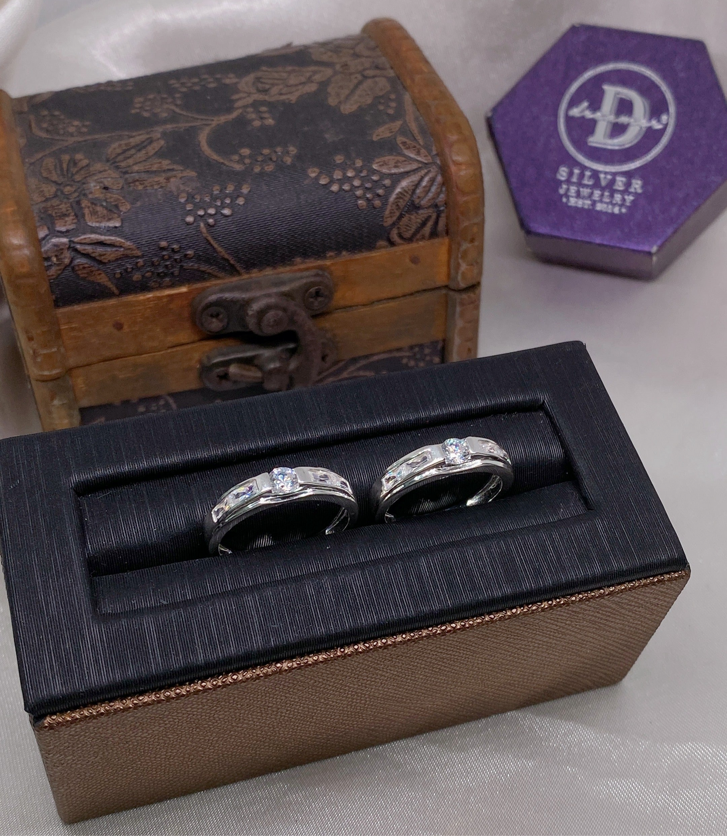 Nhẫn Đôi Bản 2 Đá Baguette & Đá Chủ Tròn - Couple Rings N008
