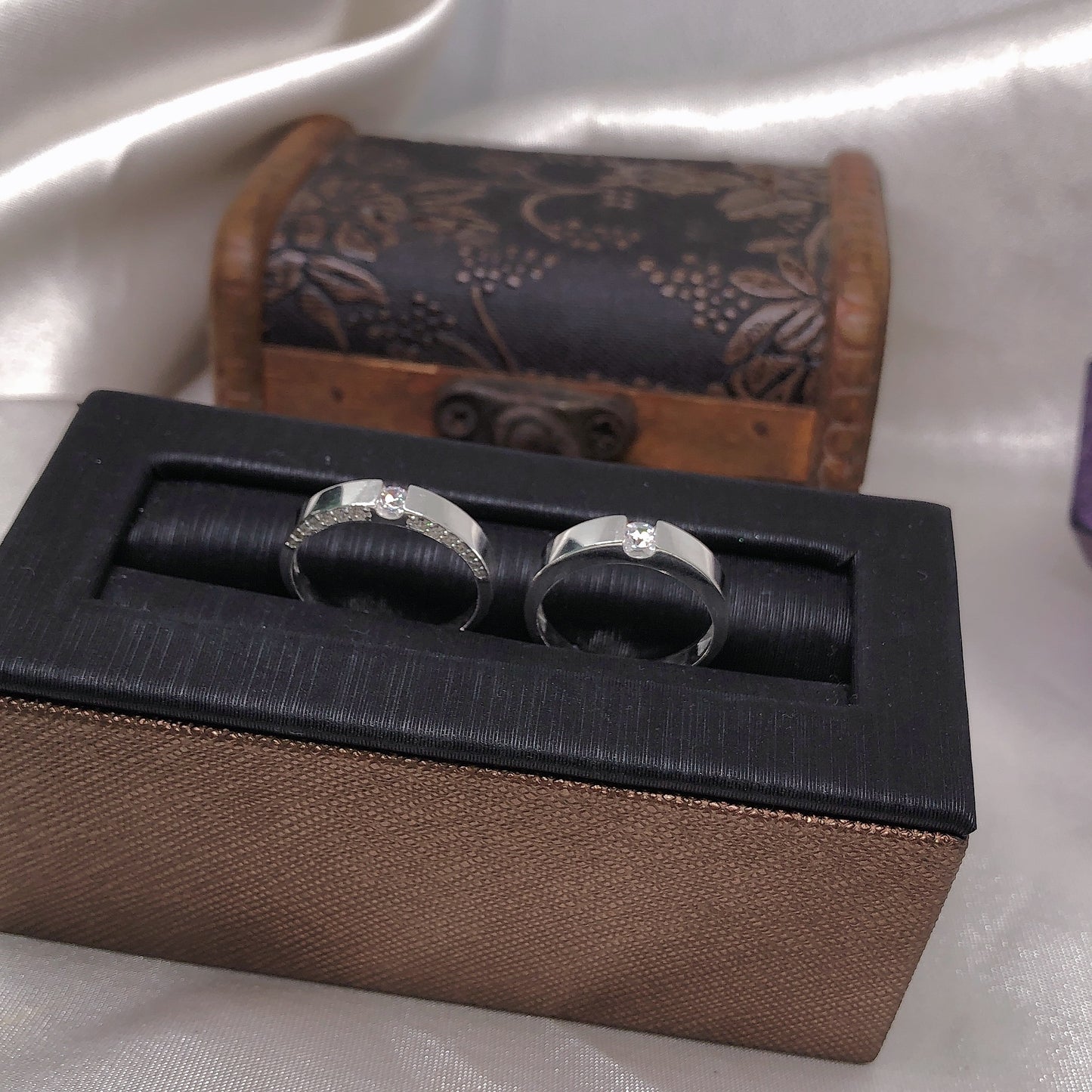 Nhẫn Đôi Bản Vuông 1 Viên Đá CZ - Nữ Bản Đính Đá/Nam Bản Trơn - Couple Rings 2389NH
