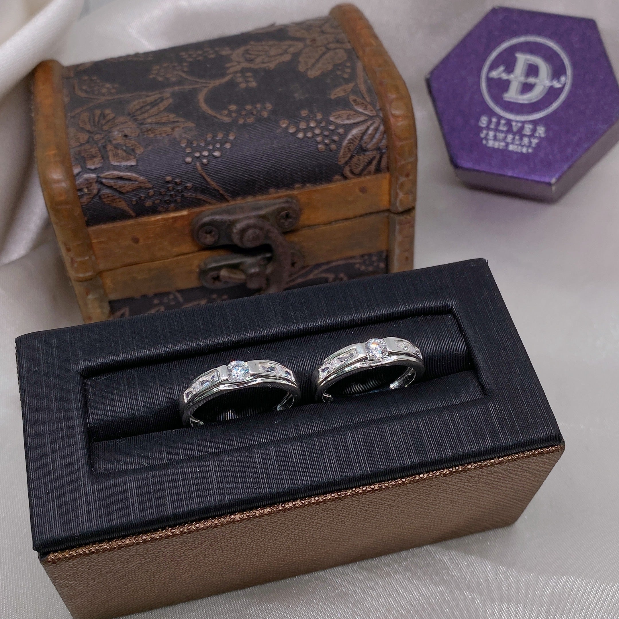 Nhẫn Đôi Bản 2 Đá Baguette & Đá Chủ Tròn - Couple Rings N008
