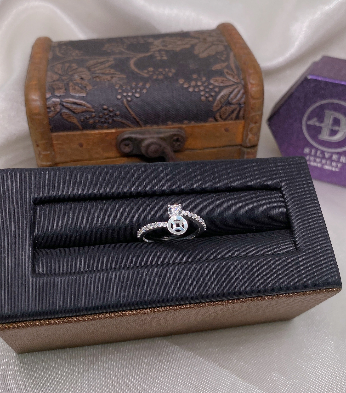 Nhẫn Kim Tiền - Line Đá Chéo 1 Đồng Tiền Móc Máy & 1 Viên Đá CZ - Silver Ring 2267NH