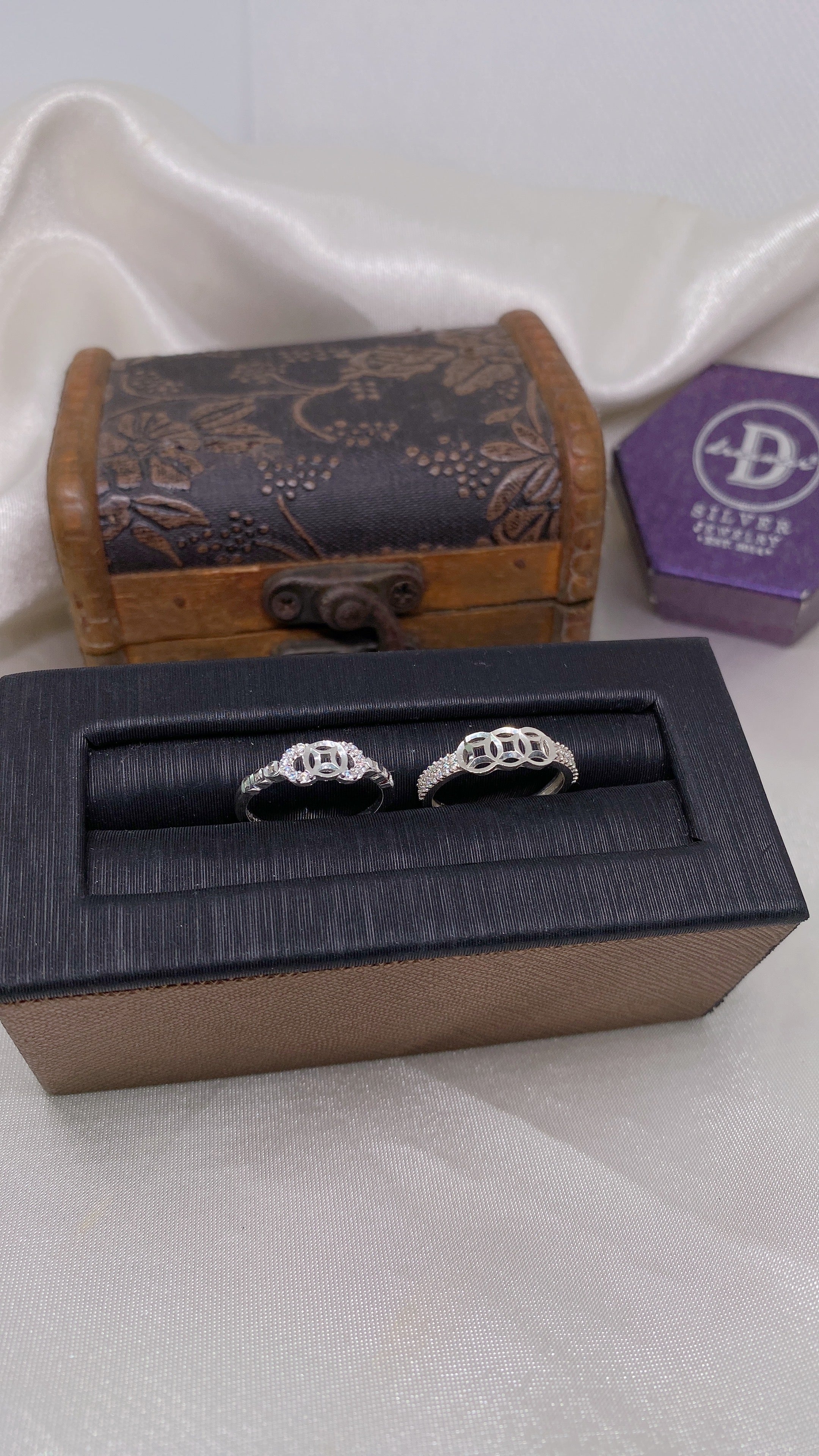 Nhẫn Kim Tiền 3 Đồng Tiền & 6 Đồng Tiền Móc Máy Nhỏ - Silver Ring 2641NH