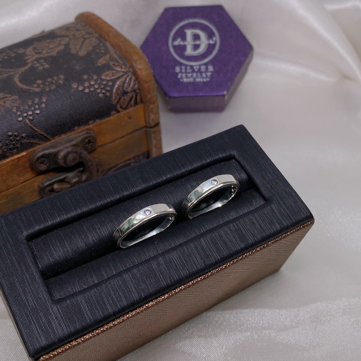 Nhẫn Đôi Bản 3li Đơn Giản Ổ Vuông Đá 2li - Couple Rings 2543NH