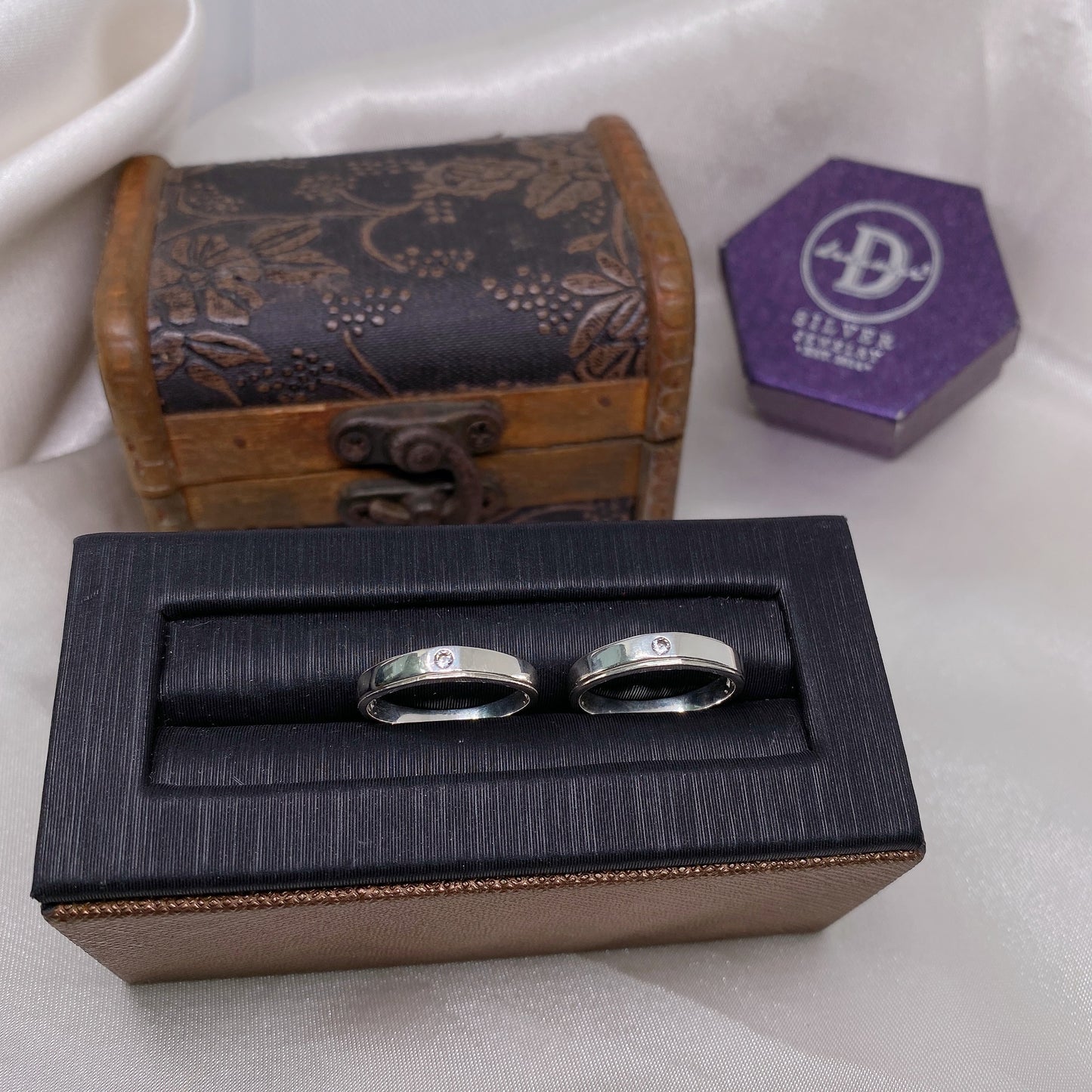 Nhẫn Đôi Bản 3li Đơn Giản Ổ Vuông Đá 2li - Couple Rings 2543NH