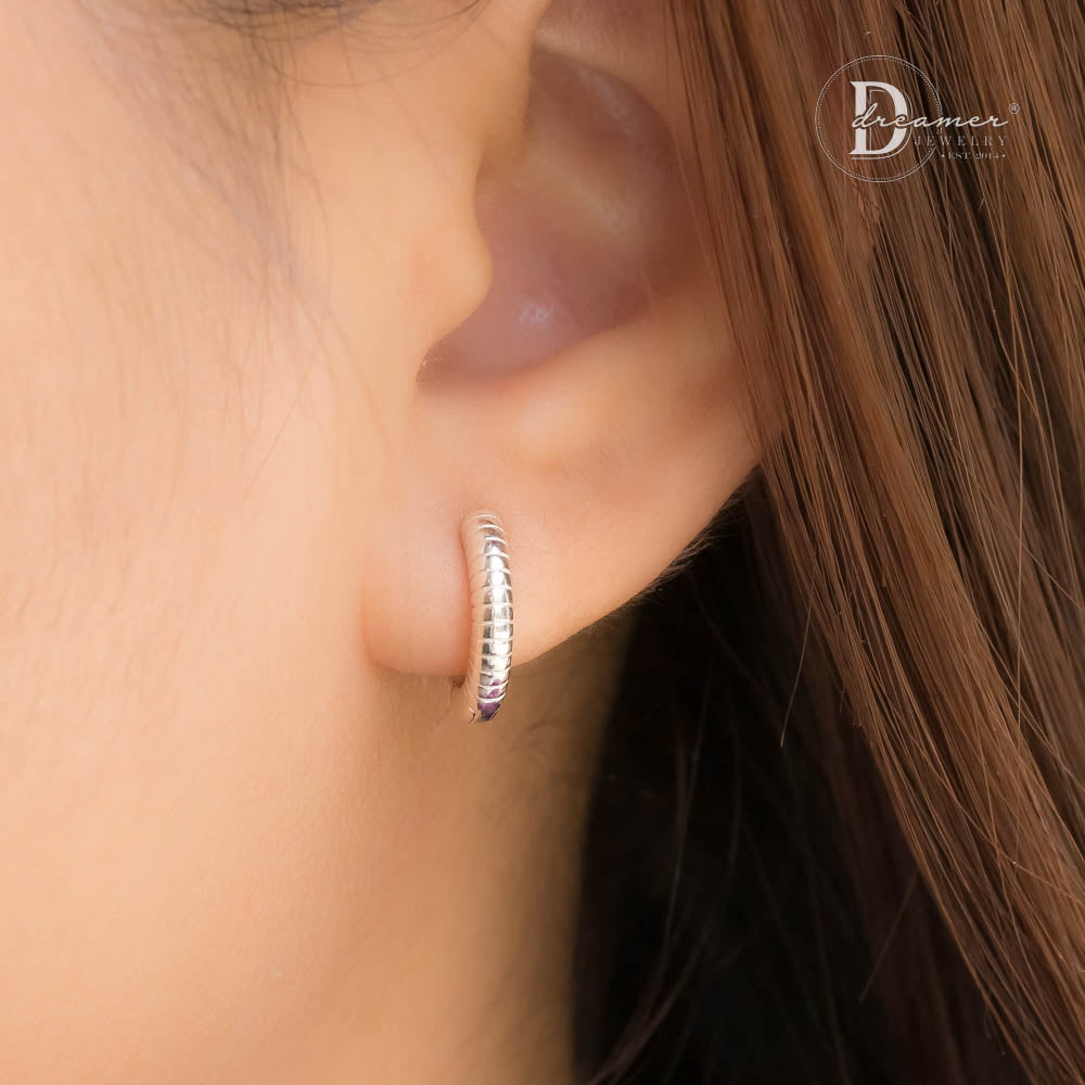 Bông Tai Bạc 925 Dáng Tròn Khía Gân Croissant Ribbed Huggie Hoops