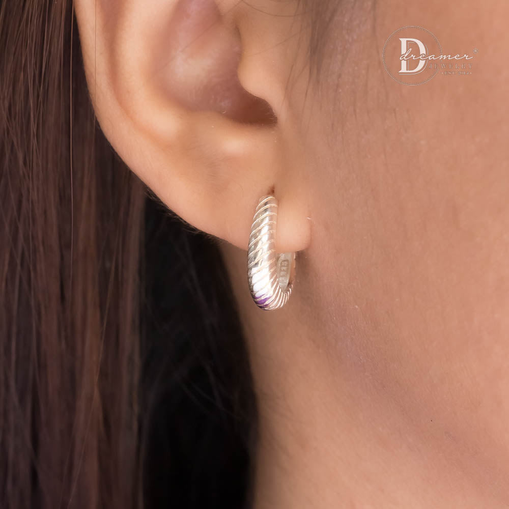Bông Tai Bạc 925 Dáng Tròn Khía Gân Croissant Ribbed Huggie Hoops