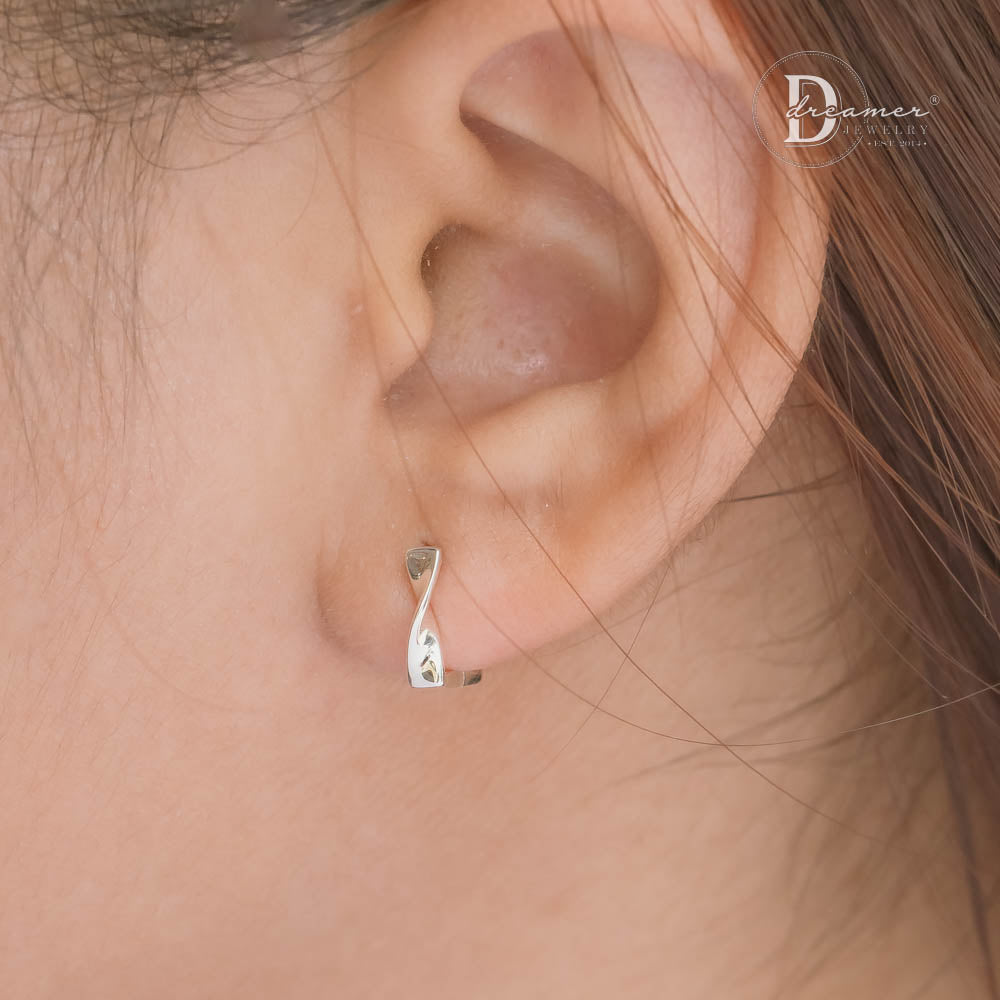 925 Sterling Silver Mobius Wave Twist Huggie Hoop Earrings