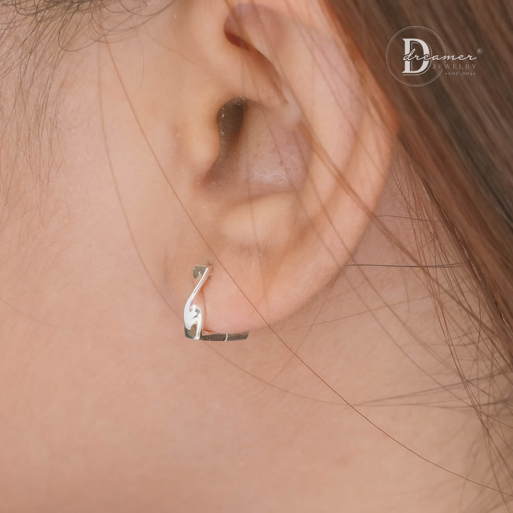 925 Sterling Silver Mobius Wave Twist Huggie Hoop Earrings