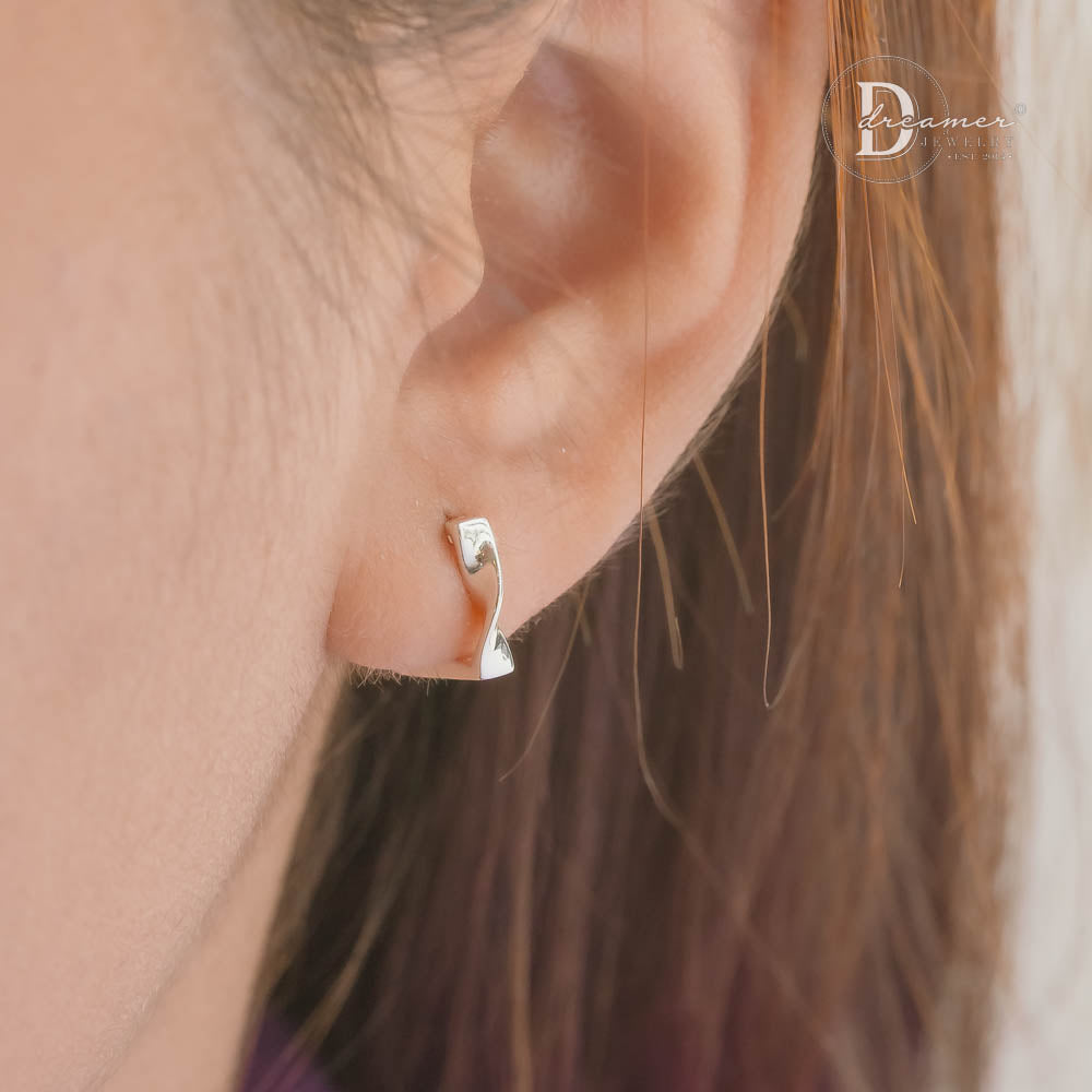 925 Sterling Silver Mobius Wave Twist Huggie Hoop Earrings