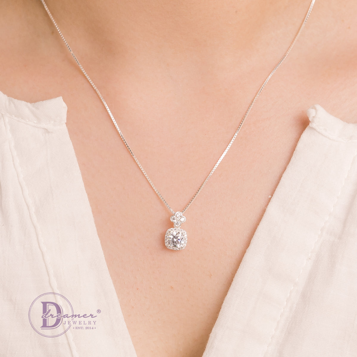 Dây Chuyền Bạc 925 Mặt Đá Cushion Halo & Chốt Treo Cỏ 4 Cánh Sang Trọng