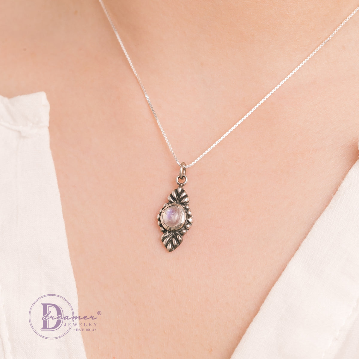 Dây Chuyền Bạc 925 Mặt Đá Mặt Trăng Moonstone Cabochon Họa Tiết Lá Cây (Limited Edition)