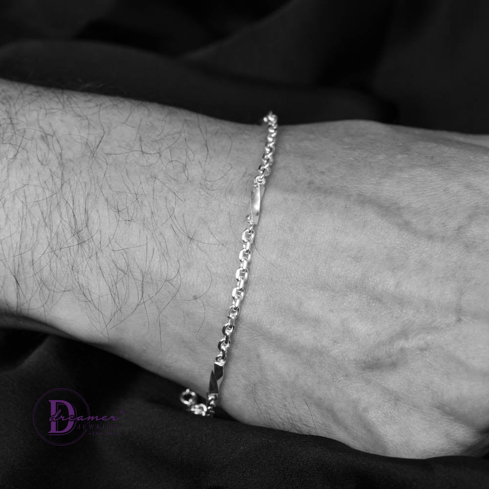 Twisted Bar Accent Silver Link Chain Bracelet – Unisex Style