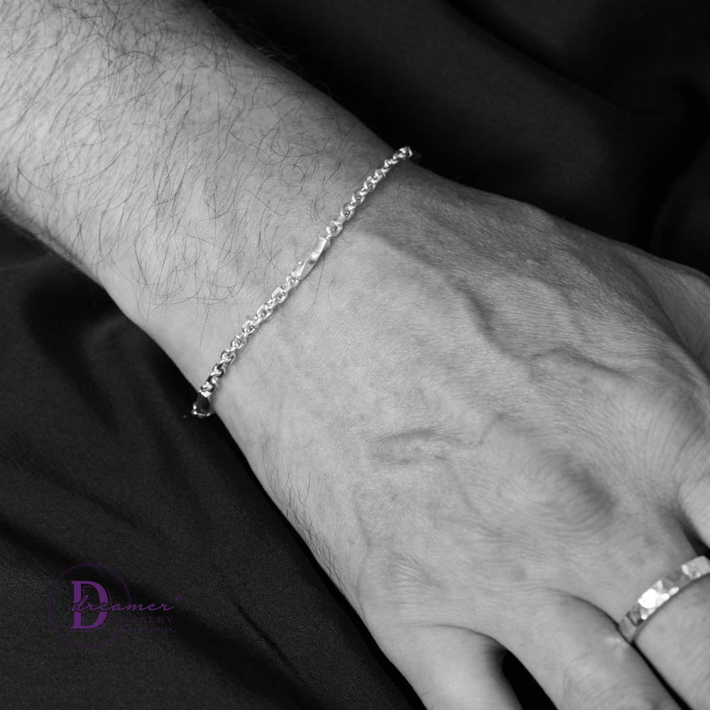 Twisted Bar Accent Silver Link Chain Bracelet – Unisex Style