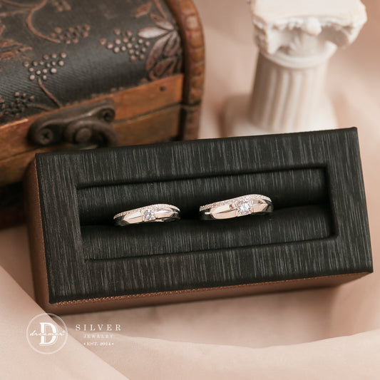 Nhẫn Cặp Wave Band Bản Mo Tròn 1 Line Đá Dợn Sóng & 1 Đá Chủ 3.5li - Sterling Silver Couple Rings 2475NH