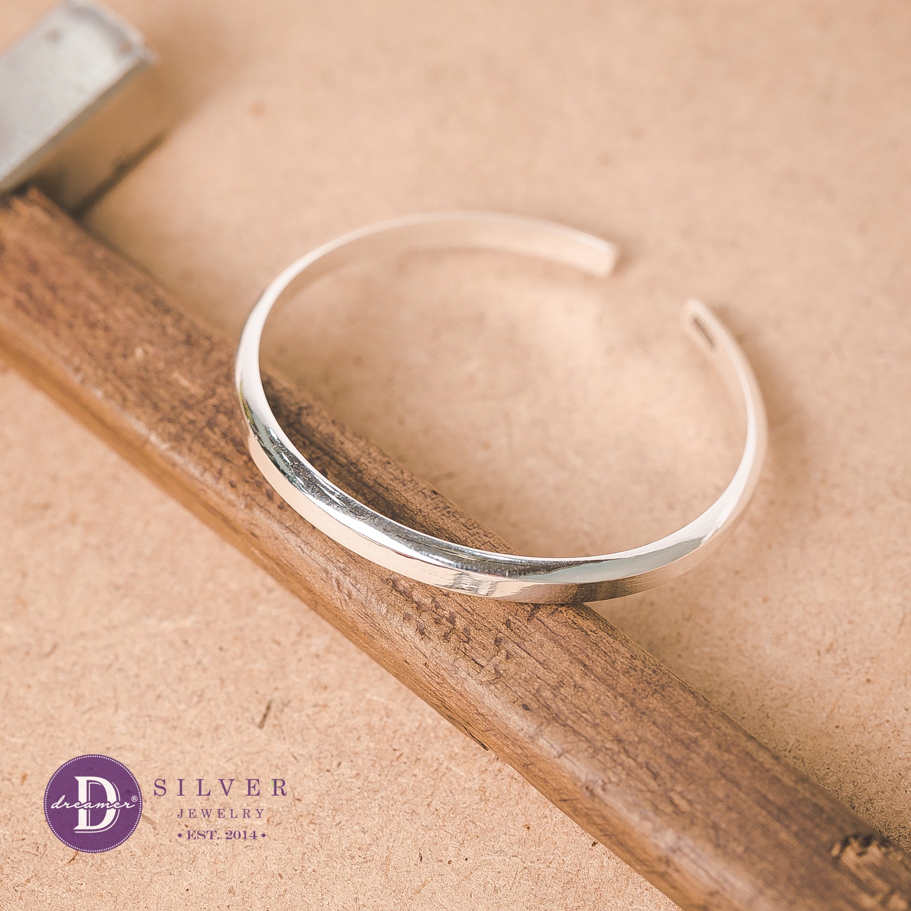 Kiềng Cuff Bạc 950 Vát Cạnh Love Life – Khắc Chữ Theo Yêu Cầu