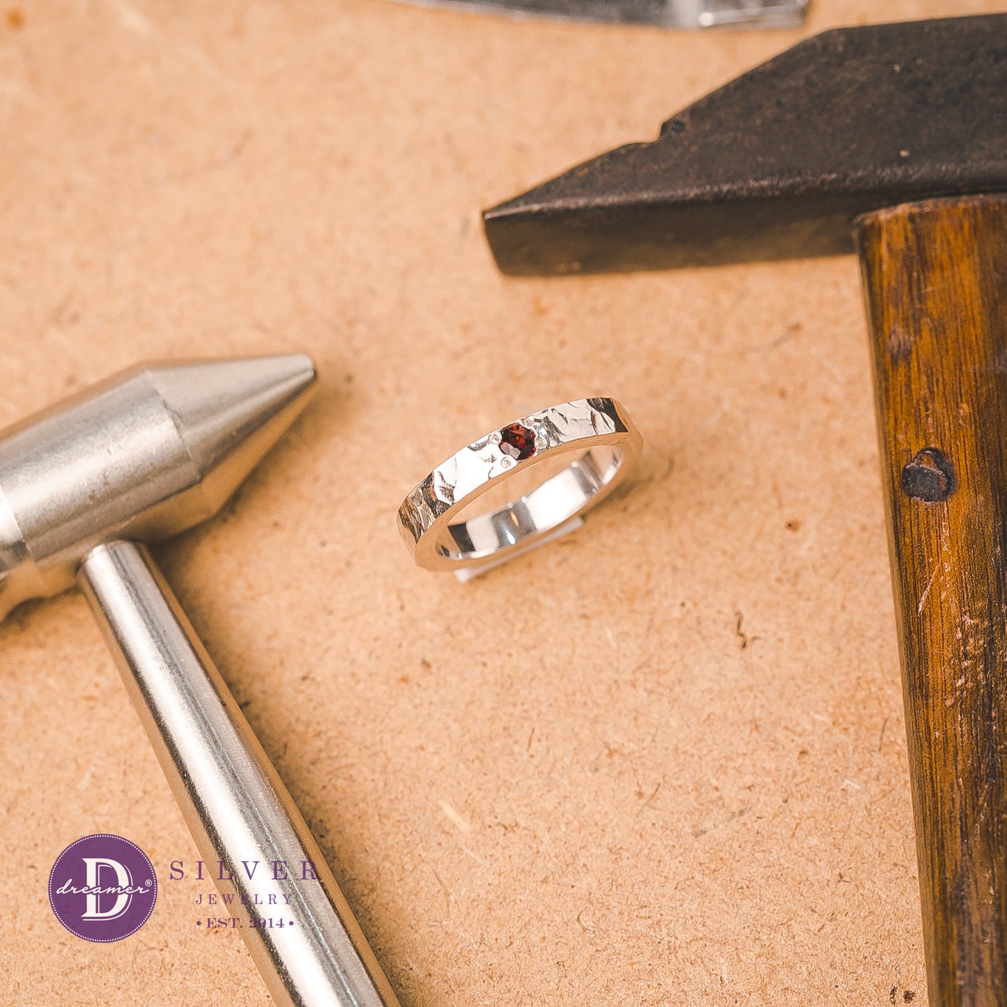 Nhẫn Bản Đính Đá Garnet Cá Tính Bạc 925 - Handmade Sterling Silver Garnet Hammer Band Ring