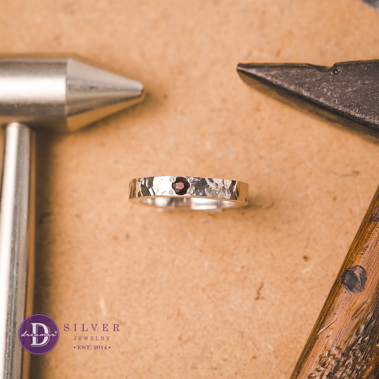 Nhẫn Bản Đính Đá Garnet Cá Tính Bạc 925 - Handmade Sterling Silver Garnet Hammer Band Ring