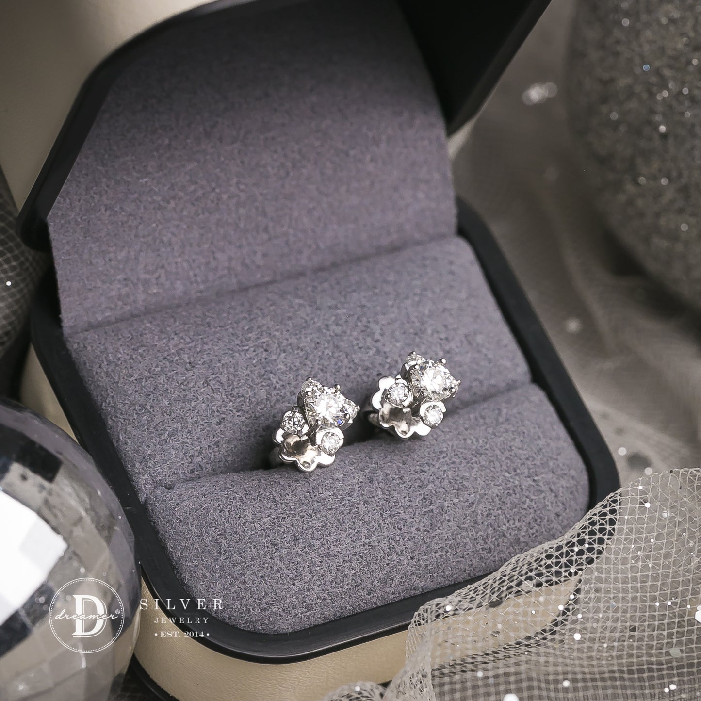 Bông Tai Bạc 950 Đá Moissanite Hoa 4 Cánh Đá 2li & Viên Chủ 4li - Moissanite Premium Silver Earrings