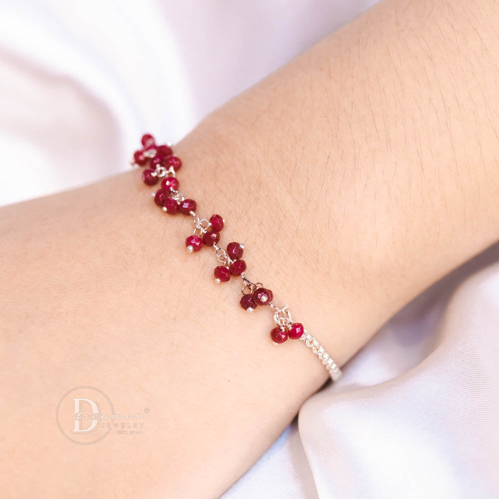 Lắc Tay Bạc 925 Phối Đá Ruby Thiên Nhiên Mài Giác – Hợp Mệnh Hỏa & Thổ
